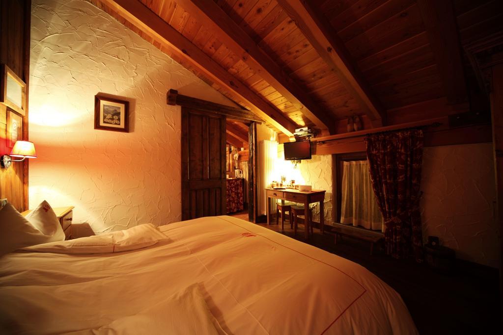 Eco Chalet Maison Dominique Challand-Saint-Anselme Rum bild